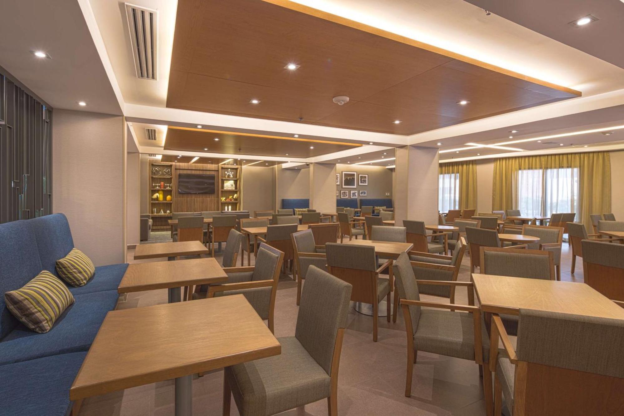 Hampton By Hilton Monterrey Galerias Obispado Bagian luar foto