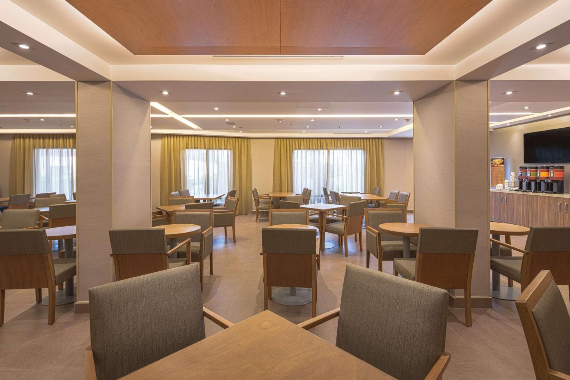 Hampton By Hilton Monterrey Galerias Obispado Bagian luar foto